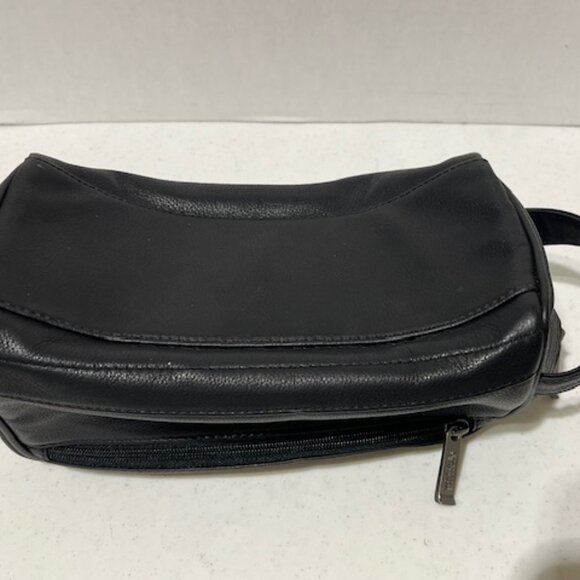 Black Faux Leather Kenneth Cole Reaction Men's Toiletry Zip Bag 9"x4"x4.5" - Picture 6 of 15
